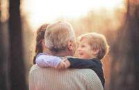 Η ΜΕΓΑΛΗ ΤΥΧΗ ΓΙΑ ΕΝΑ ΠΑΙΔΙ ΝΑ ΕΧΕΙ ΤΟΥΣ ΠΑΠΠΟΥΔΕΣ ΚΑΙ ΤΙΣ ΓΙΑΓΙΑΔΕΣ ΣΤΗ ΖΩΗ ΤΟΥ!