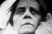 Όταν μια μάνα κλαίει, λυγίζει ακόμα και ο Θεός.