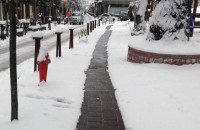 ΣΤΟ ΚΑΡΠΕΝΗΣΙ ΥΠΑΡΧΟΥΝ ΘΕΡΜΑΙΝΟΜΕΝΑ ΠΕΖΟΔΡΟΜΙΑ ΠΟΥ ΚΑΘΑΡΙΖΟΥΝ ΜΟΝΑ ΤΟΥΣ ΑΠΟ ΤΟ ΧΙΟΝΙ!