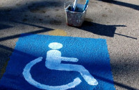 ΕΛΛΗΝΑΣ ΧΤΥΠΗΣΕ ΑΛΛΟΔΑΠΟ ΣΤΗ ΜΥΤΙΛΗΝΗ ΓΙΑΤΙ ΤΟΥ ΖΗΤΗΣΕ ΝΑ ΜΗΝ ΠΑΡΚΑΡΕΙ ΣΕ ΘΕΣΗ ΑΜΕΑ!