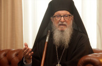 ΠΡΟΣ ΑΠΟΜΑΚΡΥΝΣΗ Ο ΑΡΧΙΕΠΙΣΚΟΠΟΣ ΑΜΕΡΙΚΗΣ ΔΗΜΗΤΡΙΟΣ – ΤΟ ΠΑΡΑΣΚΗΝΙΟ!