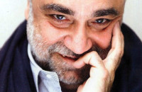 Ο ΕΛΛΗΝΑΣ ΤΡΑΓΟΥΔΙΣΤΗΣ ΠΟΥ ΜΠΗΚΕ 3 ΦΟΡΕΣ ΣΤΟ ΒΙΒΛΙΟ ΓΚΙΝΕΣ!