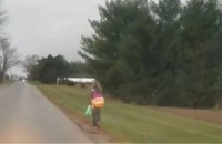 ΔΕΙΤΕ ΤΟ VIRAL ΒΙΝΤΕΟ ΕΝΟΣ ΠΑΤΕΡΑ ΠΟΥ ΤΙΜΩΡΗΣΕ ΤΗΝ ΚΟΡΗ ΤΟΥ ΕΠΕΙΔΗ ΕΚΑΝΕ BULLYING ΣΕ ΣΥΜΜΑΘΗΤΗ ΤΗΣ!