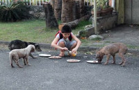 Επειδή ο γιος του έφευγε κρυφά κάθε μέρα από το σπίτι, αποφάσισε να τον ακολουθήσει!