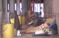 Άντρας έκλεισε ξενοδοχείο για 70 άστεγους της περιοχής του για να μην πεθάνουν από το κρύο!