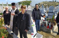 Ελένη Τοπαλούδη: Τρισάγιο απ’ τους γονείς στον τάφο της, για την σημερινή ονομαστική της εορτή