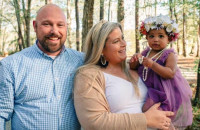 Υιοθέτησαν ετοιμοθάνατο κοριτσάκι και του έσωσαν τη ζωή!