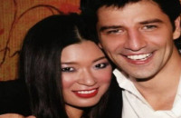 Θυμάστε την Κινέζα σύντροφο του Σάκη Ρουβά; Δείτε πώς είναι σήμερα – Δεν θα την αναγνώριζε ούτε ο Ψινάκης