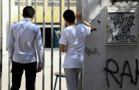 Σεπόλια: Είχαν στείλει εξώδικο στον διευθυντή του 14χρονου -«Κάντε κάτι σπάνε στο ξύλο την κόρη μου»