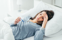 Covid: Τι κινδύνους κρύβουν οι επαναλοιμώξεις;