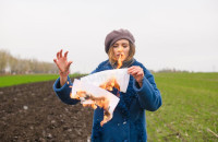 Γιατί τους ανθρώπους που έχουμε περάσει πολλά στη ζωή μας, μας θεωρούν καμμένο χαρτί;