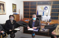 Η Πρόεδρος και τα Μέλη του Ελληνικού Ερυθρού Σερρών: Ευχαριστούν το Θανάση Μαλλιαρά για την δωρεά ενός απινιδιστή