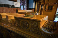 Σοκ στην Θεσσαλονίκη: Διέρρηξε εκκλησία και άρπαξε αντίδωρα, λαχανικά και φωτογραφική μηχανή – Γνωστός του πάτερ ο δράστης (video)