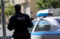 Χανιά: «Δεν μπορούσα να πάρω αέρα» – Αστυνομικός έσωσε γυναίκα που κόντεψε να πνιγεί τρώγοντας μήλο