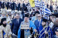Πειραιάς: Με τιμές αρχηγού κράτους έφτασε η Αγία Ζώνη της Παναγίας από τη Μονή Βατοπαιδίου