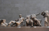 Τα μάρμαρα του Παρθενώνα ανήκουν κατά κυριότητα στην Ελλάδα!