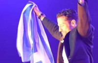 Κωνσταντίνος Αργυρός: Τραγούδησε Παντελίδη στην Αυστραλία και συγκίνησε – “Δεν θα σταματήσω ποτέ να το λέω”