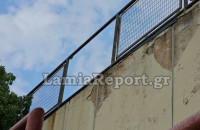 Λαμία: Στο νοσοκομείο μαθητής – Έπεσε από ύψος 5 μέτρων, όταν υποχώρησε κάγκελο