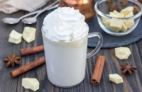 Λευκή ζεστή σοκολάτα ρόφημα έτοιμη σε 10’