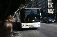 Απίστευτο περιστατικό σε λεωφορείο του ΟΑΣΘ: Έσπασαν την καμπίνα του οδηγού, επειδή τους έκανε παρατήρηση για το τσιγάρο