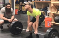 Νεαρός με εγκεφαλική παράλυση κάνει deadlift- Έγινε ο ήρωας του Σβαρτσενέγκερ!