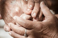 Λαμία: Μαζί στη ζωή, μαζί και στο θάνατο – Ηλικιωμένο ζευγάρι έφυγε από τη ζωή με διαφορά 2 ημερών