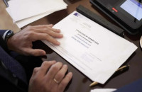 Κατατέθηκε στη Βουλή το νομοσχέδιο για την επιστολική ψήφο-«Ιστορική και εθνικής σημασίας μεταρρύθμιση»