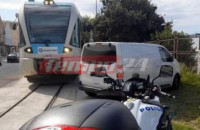 Πάτρα: Πάρκαρε το όχημα στις ράγες του Προαστιακού για να πάει για καφέ!