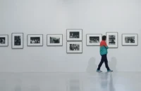 Γερμανία: Υπάλληλος γκαλερί κρέμασε πίνακά του ελπίζοντας να δοξαστεί