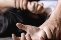 Φρίκη στη Λαμία: Ζευγάρι βίασε 19χρονη, ενώ ήταν μεθυσμένη – Την τράβηξαν βίντεο