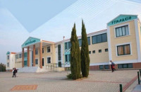 Προσφέρει το Αριστοτέλειο Εκπαιδευτήριο Σερρών Αμερικάνικο Απολυτηρίου Λυκείου ταυτόχρονα με το Ελληνικό