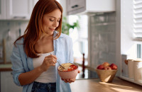 Απώλεια βάρους: 5 κατηγορίες τροφίμων που κόβουν την όρεξη και αδυνατίζουν όσο η σεμαγλουτίδη – Τα προτείνει διαιτολόγος