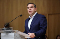 Στο παρασκήνιο ετοιμάζεται ο Αλέξης…. Στο προσκήνιο κάνει την ….πάπια!