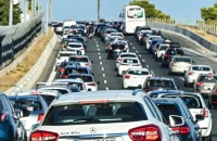 Επιστροφή αδειούχων του Αυγούστου: Αυξημένη η κίνηση στην Αθηνών – Κορίνθου, χαμηλές ταχύτητες από Κινέτα μέχρι Μέγαρα