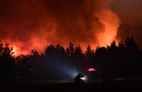 Φωτιά τώρα στο Άγιο Όρος - Στις φλόγες φορτηγό μέσα σε δάσος