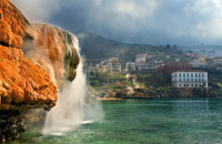 Τα Spa της Φύσης: Παραλίες με ιαματικά νερά στην Ελλάδα για αναζωογονητικές βουτιές