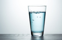 Έχετε στρες; Προσέξτε πόσο νερό πίνετε, συνιστούν οι επιστήμονες