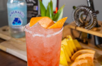 Garibaldi: Το απόλυτα δροσιστικό κοκτέιλ του καλοκαιριού – Με ελάχιστο αλκοόλ και μόνο δύο υλικά