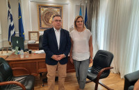 Ο Δημήτρης Γαλαμάτης στην Δήμαρχο Σερρών Βαρβάρα Μητλιάγκα