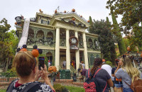 Θρίλερ στη Disneyland: Γυναίκα πέθανε έπειτα από βόλτα στο Haunted Mansion