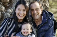 Εκείνος 93 ετών, εκείνη 37 και έφεραν στον κόσμο ένα αγοράκι – Το ζευγάρι θέλει να αποκτήσει κι άλλο παιδί