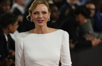 Κάντο όπως η Carrie | Η πριγκίπισσα Charlene με φόρεμα - κάπα & γόβες Manolo Blahnik