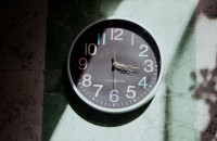 Αλλαγή ώρας 2025: Πότε ρυθμίζουμε τα ρολόγια μας μία ώρα πίσω