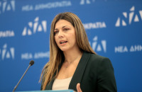 Σοφία Ζαχαράκη: Προσφέρουμε στους γονείς τα απαραίτητα εργαλεία για να σταθούν δίπλα στα παιδιά τους με σιγουριά και αυτοπεποίθηση