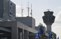 Μπλακ άουτ στα αεροδρόμια: Μαζική παρεμβολή σχεδόν σε όλες τις συχνότητες που εξυπηρετούν το FIR Αθηνών, λέει η ΥΠΑ