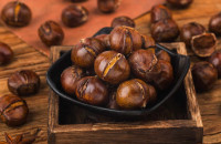 Πώς ψήνουμε κάστανα στον φούρνο χωρίς να στεγνώσουν – Τα 4 απλά βήματα