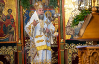 Σερρών Θεολόγος Ο Άρχων της ειρήνης, από της ταπεινής Του φάτνης δωρίζει στον κόσμο την ειρήνη, την καταλλαγή, την δικαιοσύνη