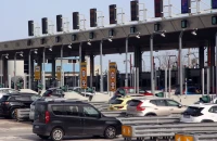 Kατά κύματα η επιστροφή των εκδρομέων του Πάσχα: Ουρές χιλιομέτρων στα διόδια Ελευσίνας