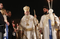 Κατανυκτική ατμόσφαιρα στην Ανάσταση σε όλη τη χώρα – Το μήνυμα Ιερώνυμου