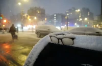 Η Νέα Υόρκη αντιμέτωπη με την ισχυρότερη χιονοθύελλα της 10ετίας: Ακυρώσεις πτήσεων, κλειστά σχολεία